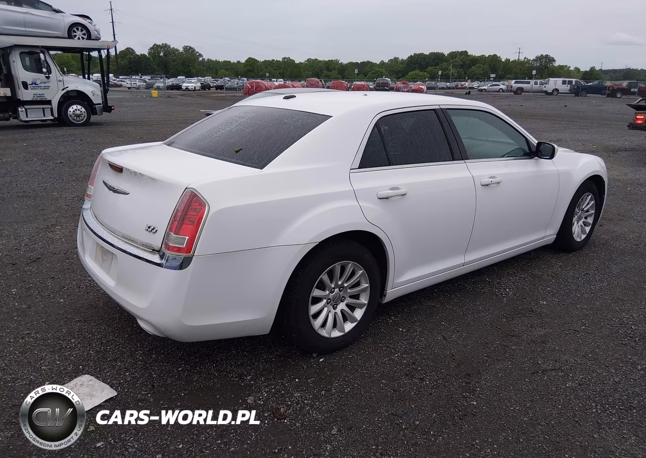 2014 Chrysler 300 VIN:2C3CCAAG2EH150981 - 4
