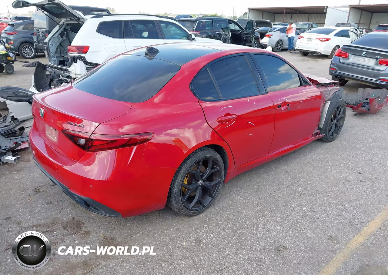 2020 Alfa Romeo Giulia Sport Awd VIN:ZARFANAN8L7633331 - 4