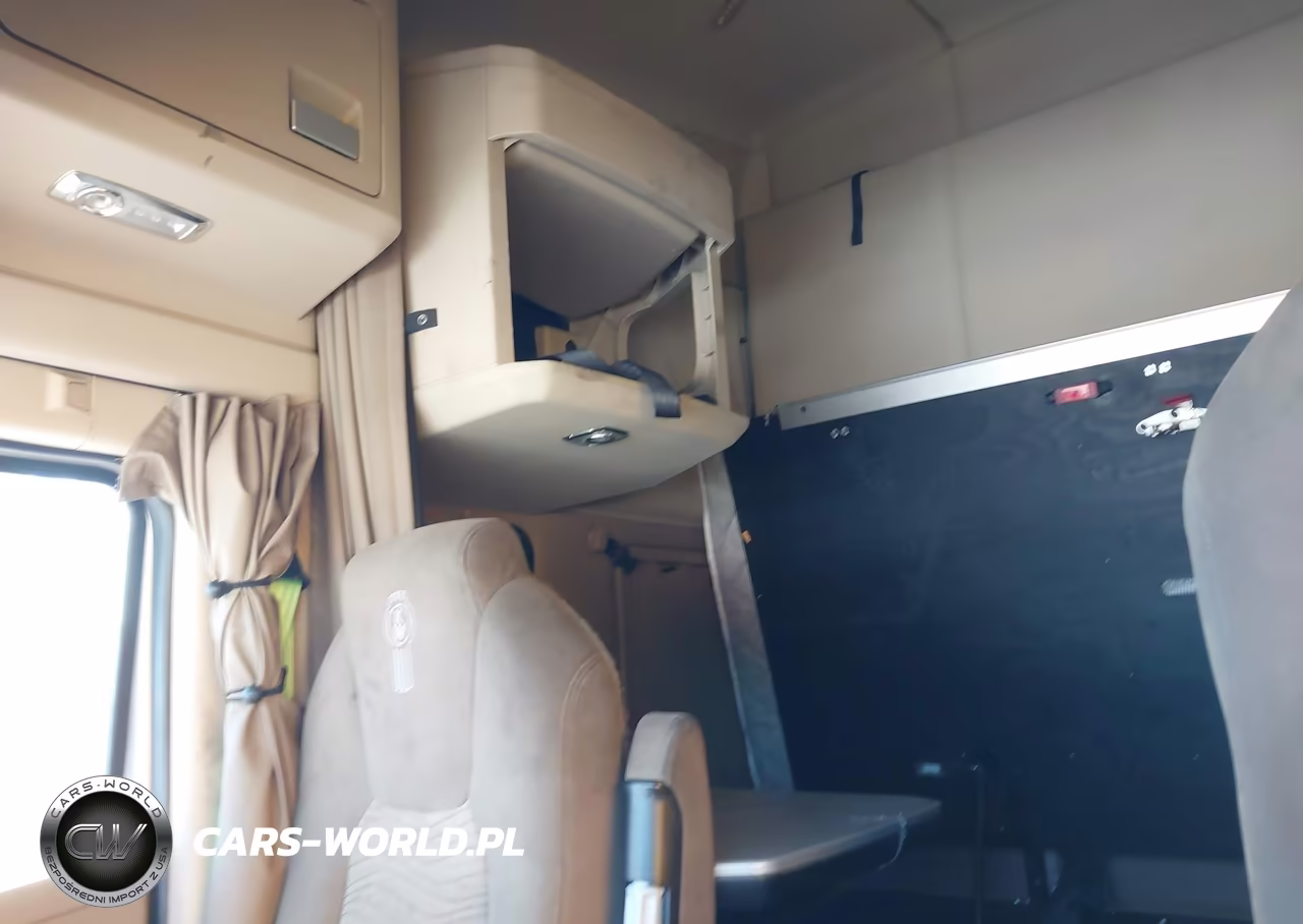 2019 Kenworth T680 VIN:1XKYDP9X7KJ242091 - 13