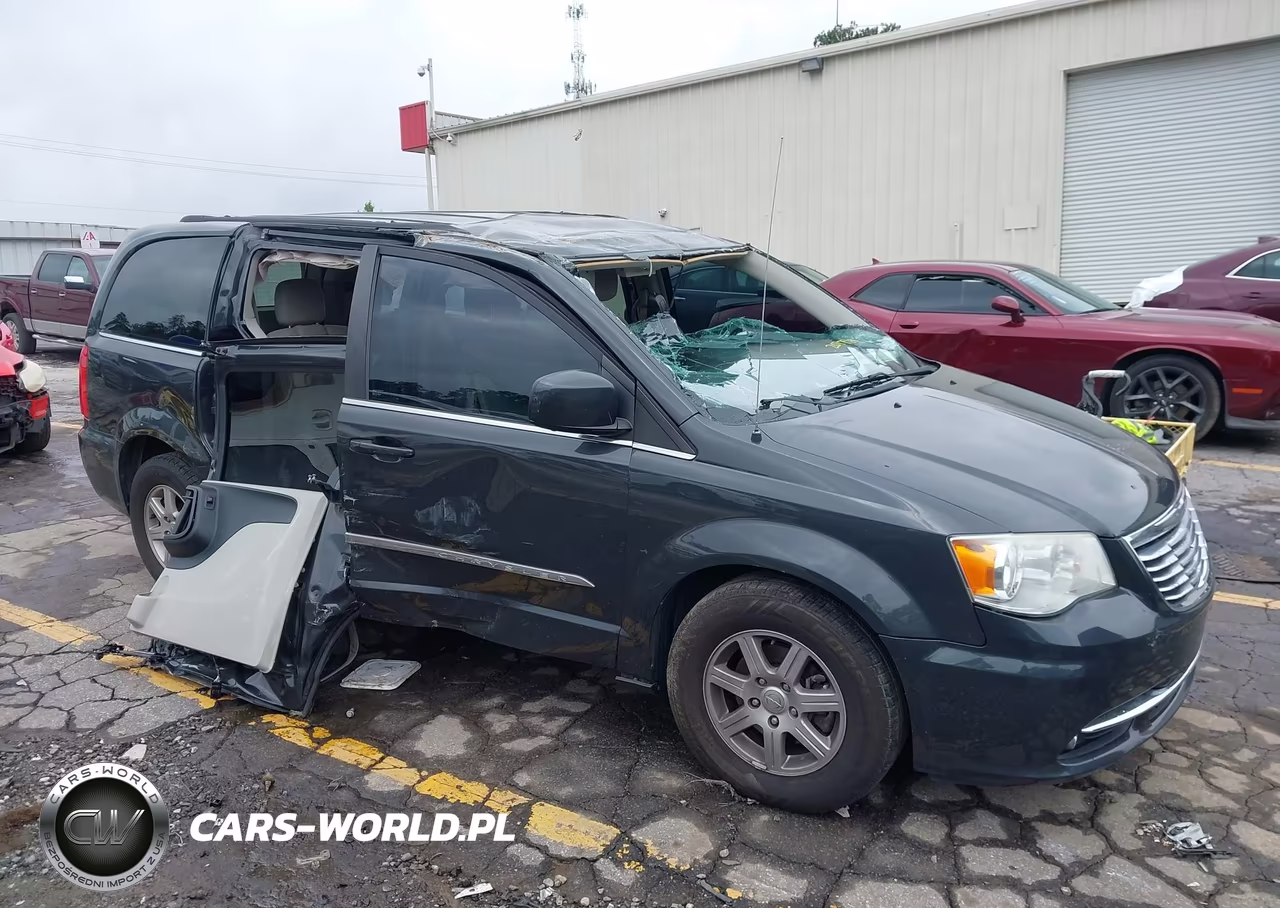 2012 Chrysler Town & Country Touring – zdjęcie 1 z 16