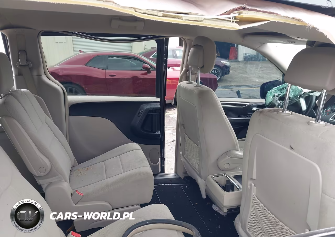 2012 Chrysler Town & Country Touring VIN:2C4RC1BGXCR207794 - 8