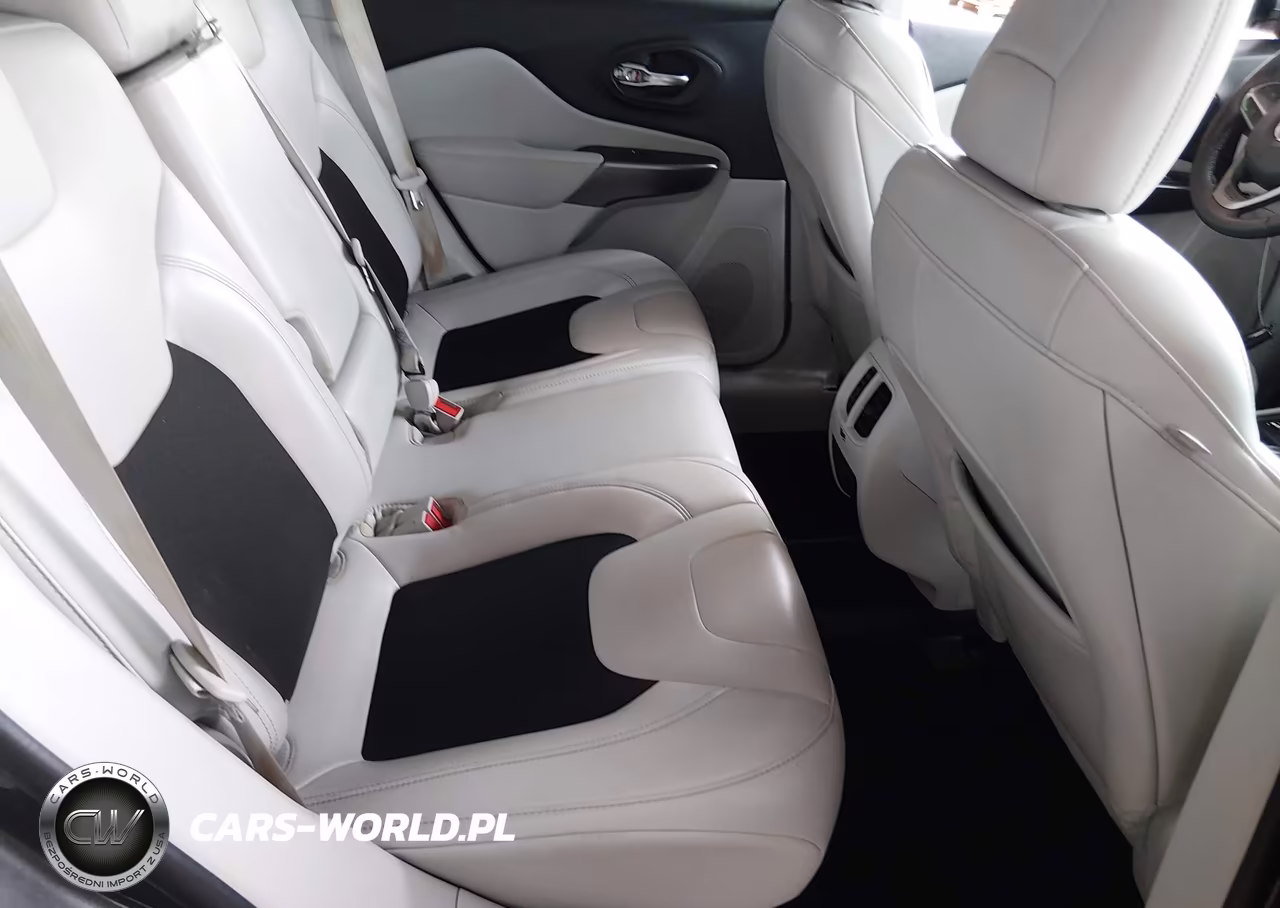 2020 Jeep Cherokee Latitude Plus 4X4 VIN:1C4PJMLBXLD612056 - 8