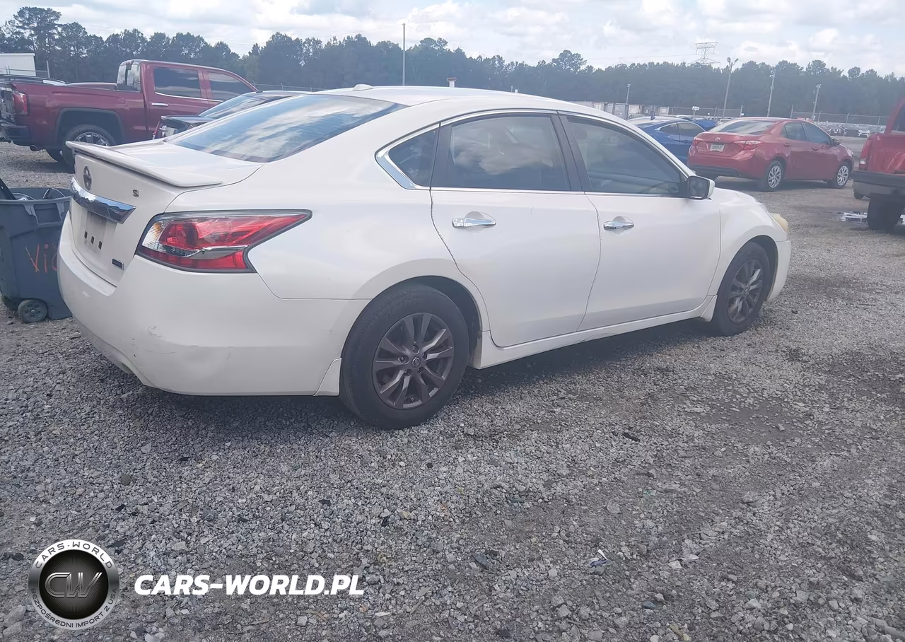 2015 Nissan Altima 2.5 S VIN:1N4AL3AP1FC483164 - 4