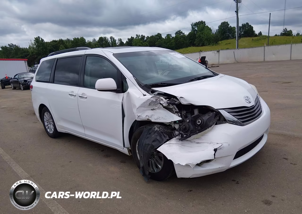 2014 Toyota Sienna Xle V6 8 Passenger – zdjęcie 1 z 17