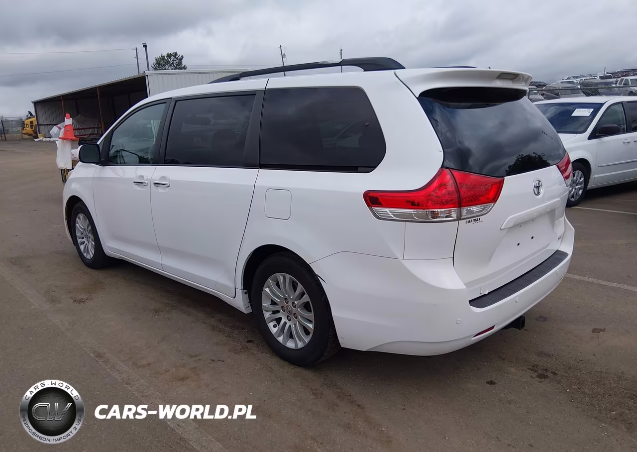 2014 Toyota Sienna Xle V6 8 Passenger VIN:5TDYK3DC1ES442406 - 3