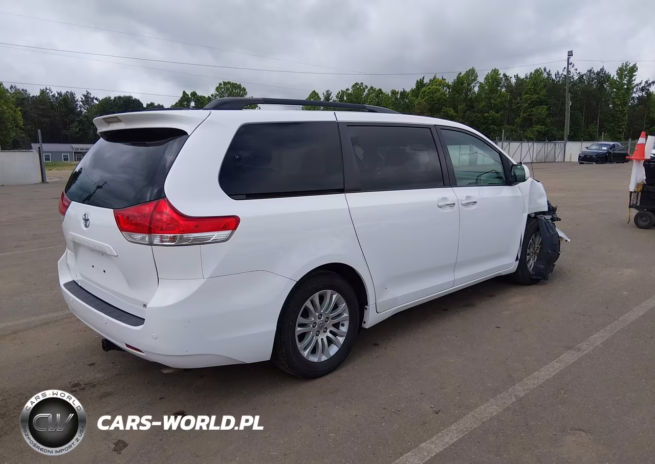 2014 Toyota Sienna Xle V6 8 Passenger VIN:5TDYK3DC1ES442406 - 4
