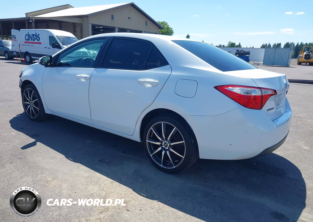 2015 Toyota Corolla Le VIN:2T1BURHE6FC318947 - 3