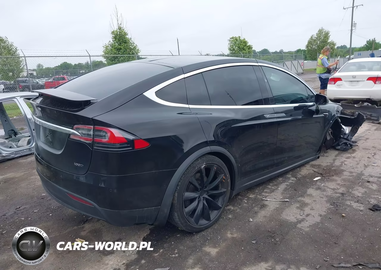 2018 Tesla Model X VIN:5YJXCBE20JF137955 - 4