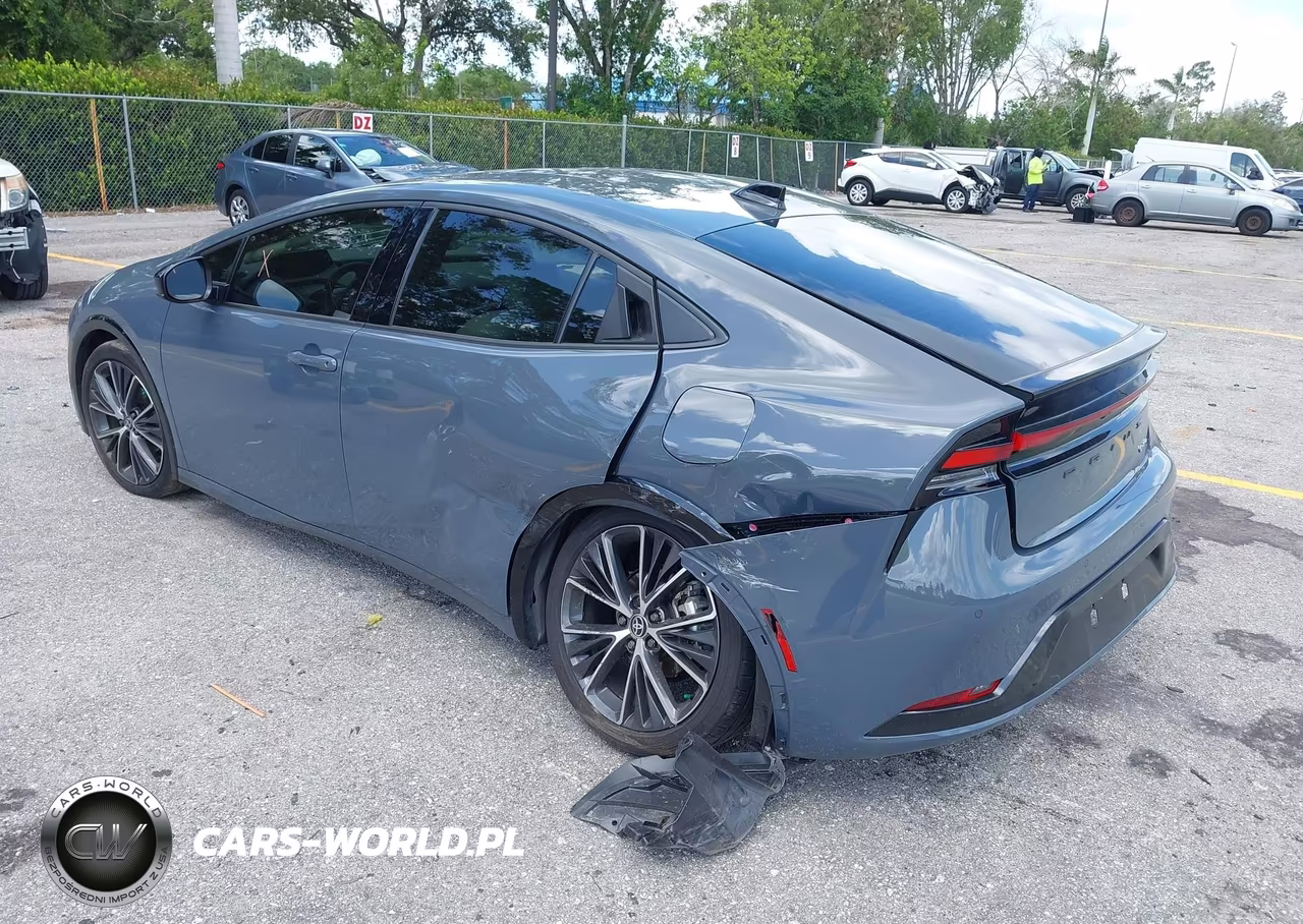 2026 Toyota Prius Xle VIN:JTDACAAU1T3070645 - 3