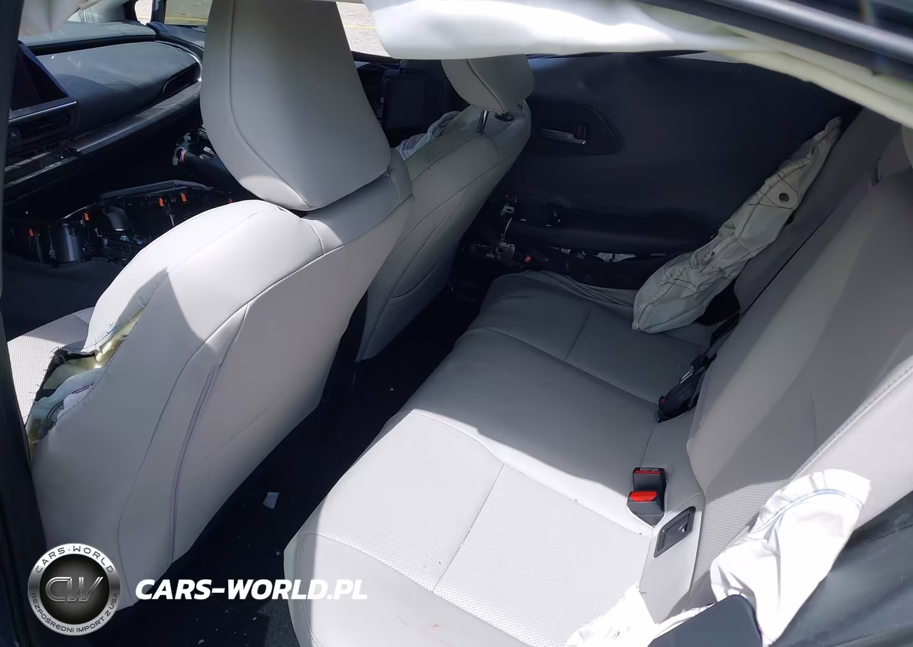 2026 Toyota Prius Xle VIN:JTDACAAU1T3070645 - 8