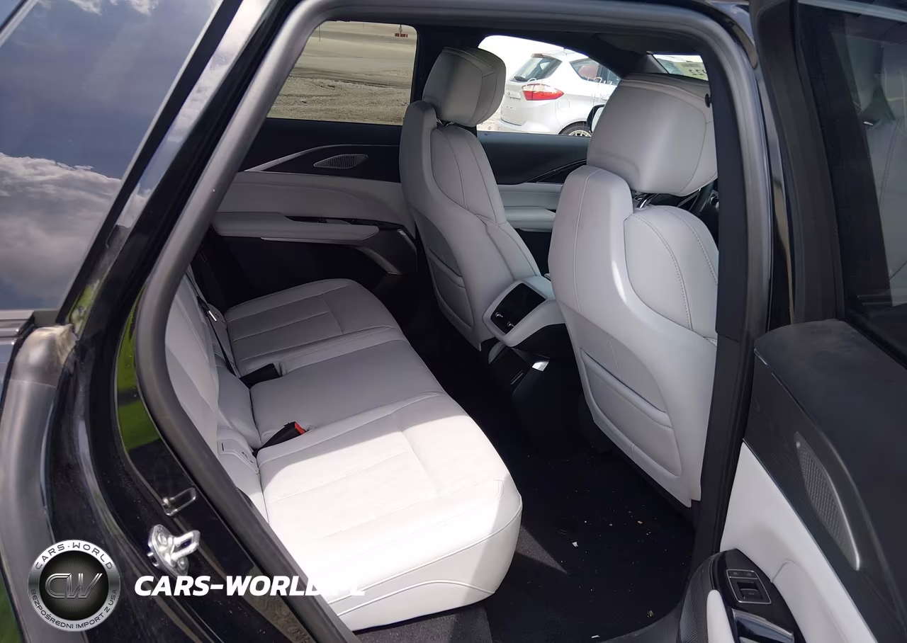 2024 Cadillac Lyriq Luxury W-1Sd VIN:1GYKPRRL9RZ126902 - 7