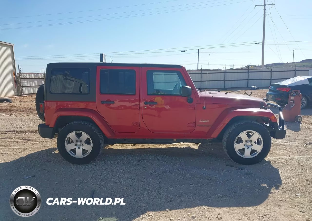 2014 Jeep Wrangler Unlimited Sahara VIN:1C4BJWEG1EL128056 - 13