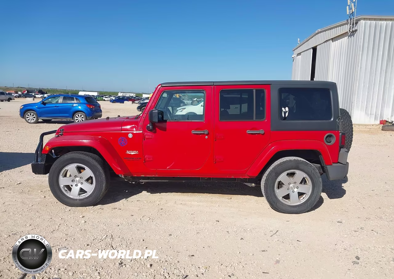 2014 Jeep Wrangler Unlimited Sahara VIN:1C4BJWEG1EL128056 - 14