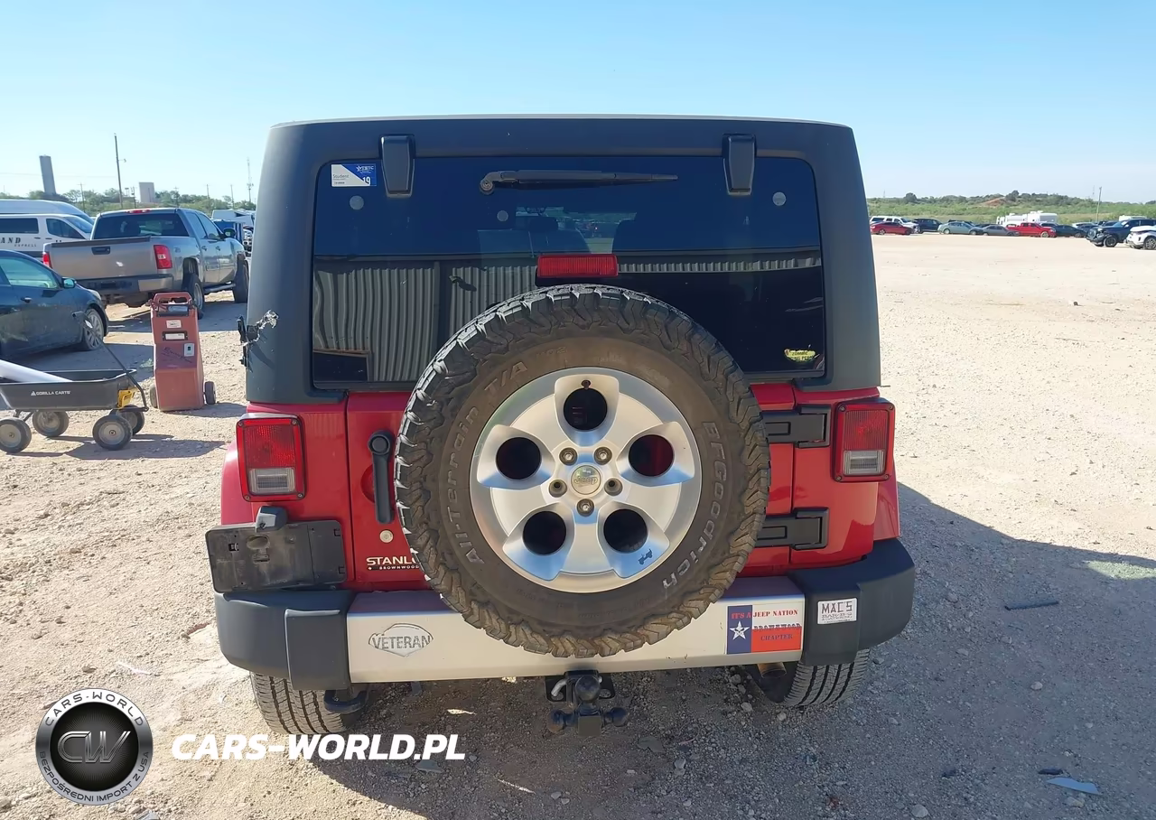 2014 Jeep Wrangler Unlimited Sahara VIN:1C4BJWEG1EL128056 - 16