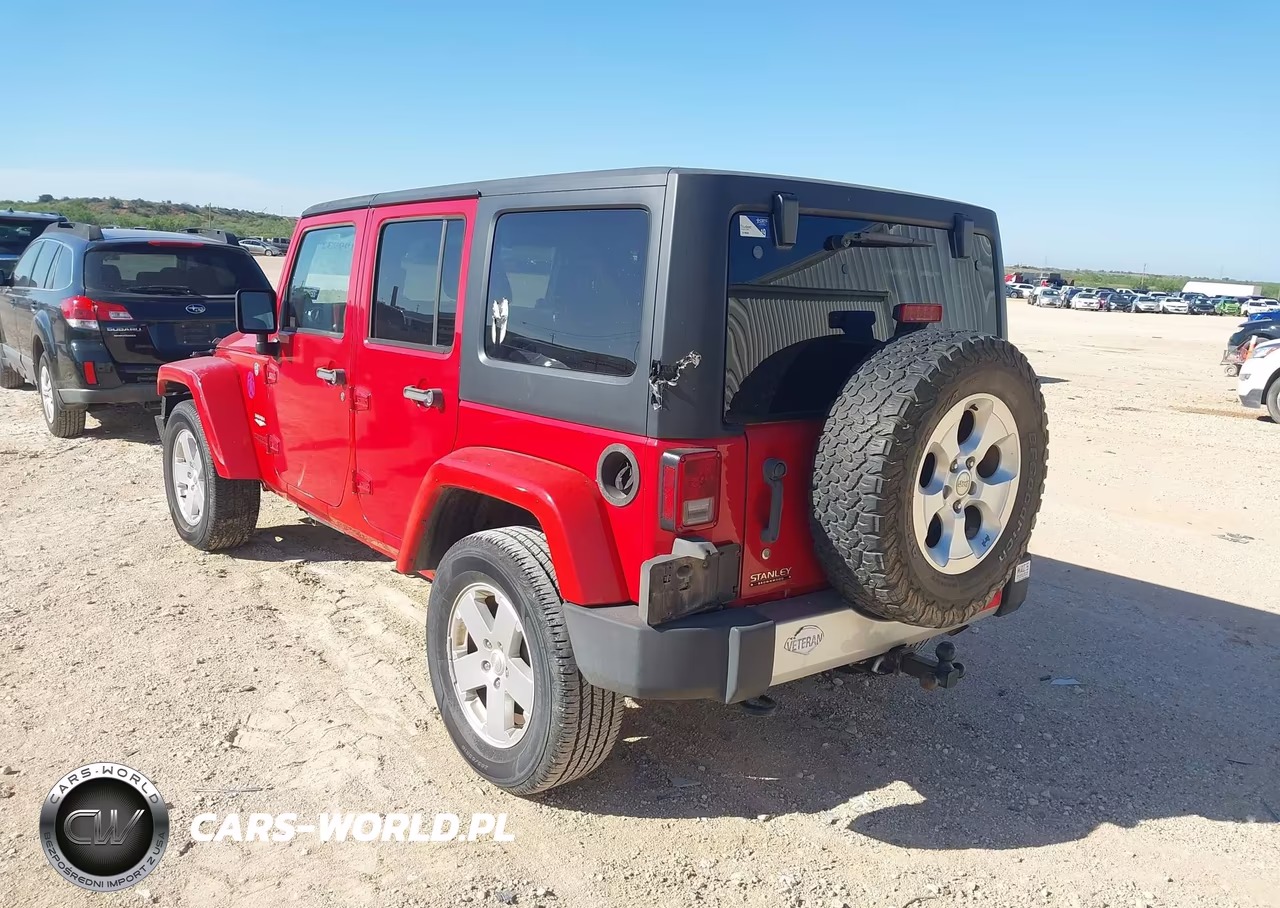 2014 Jeep Wrangler Unlimited Sahara VIN:1C4BJWEG1EL128056 - 3