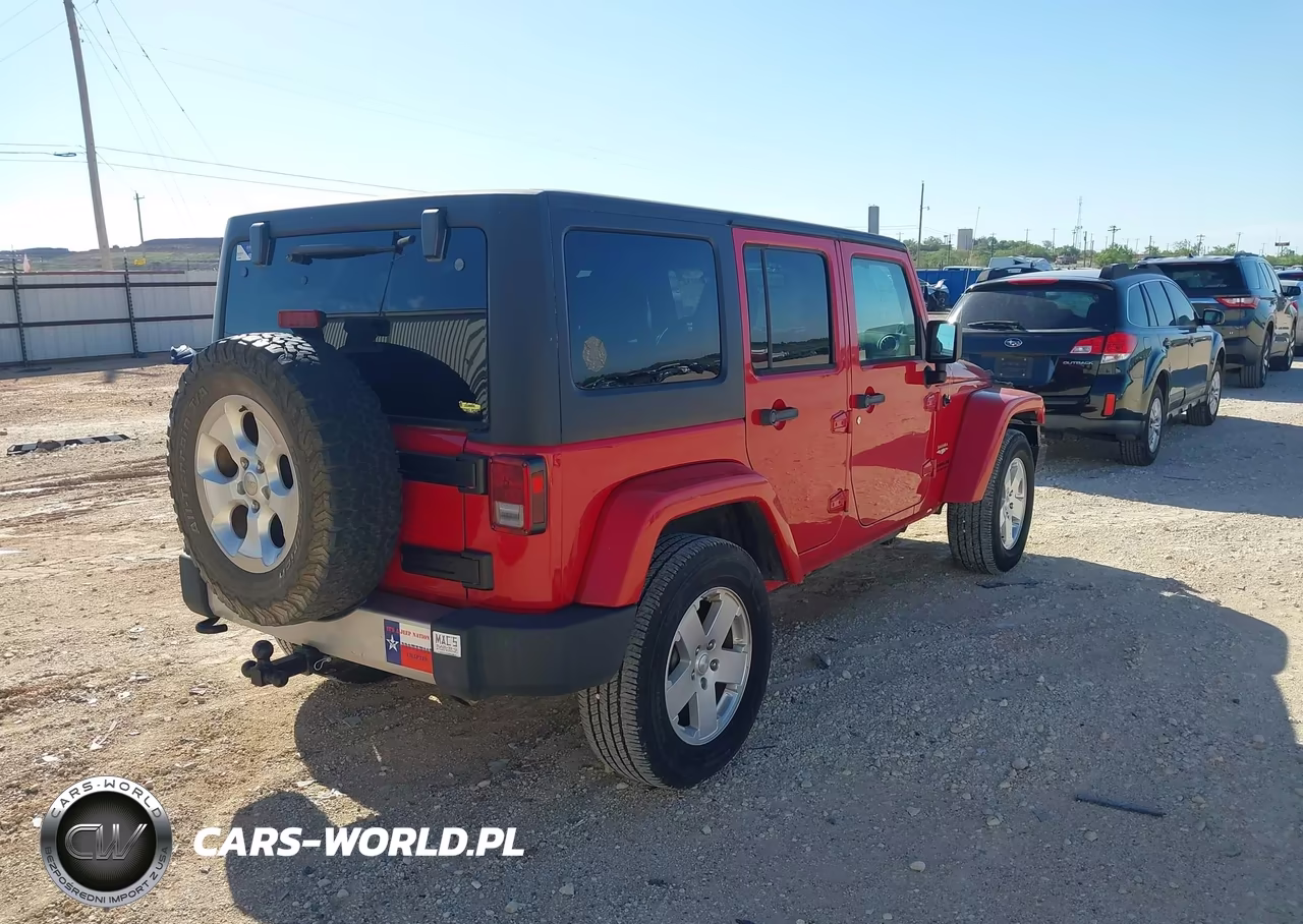 2014 Jeep Wrangler Unlimited Sahara VIN:1C4BJWEG1EL128056 - 4