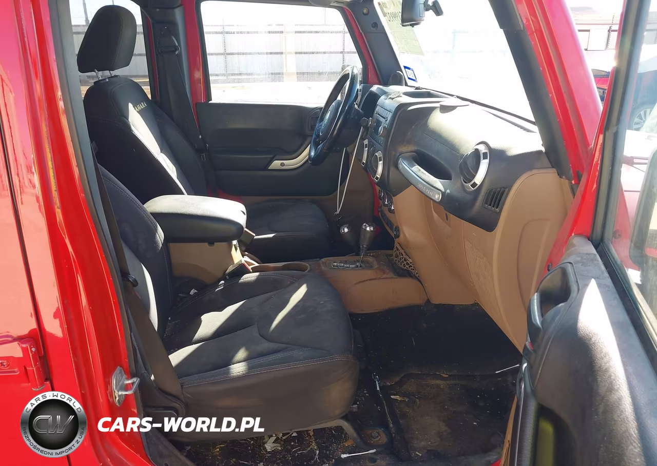 2014 Jeep Wrangler Unlimited Sahara VIN:1C4BJWEG1EL128056 - 5
