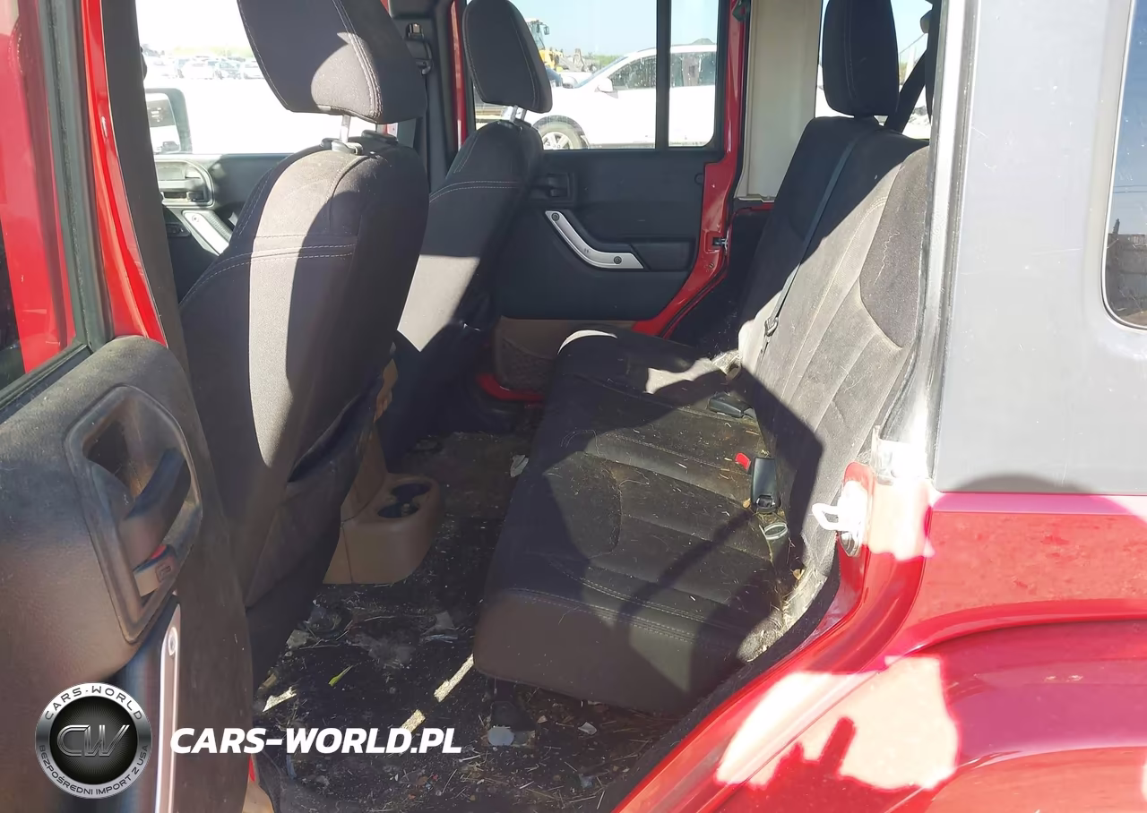 2014 Jeep Wrangler Unlimited Sahara VIN:1C4BJWEG1EL128056 - 8