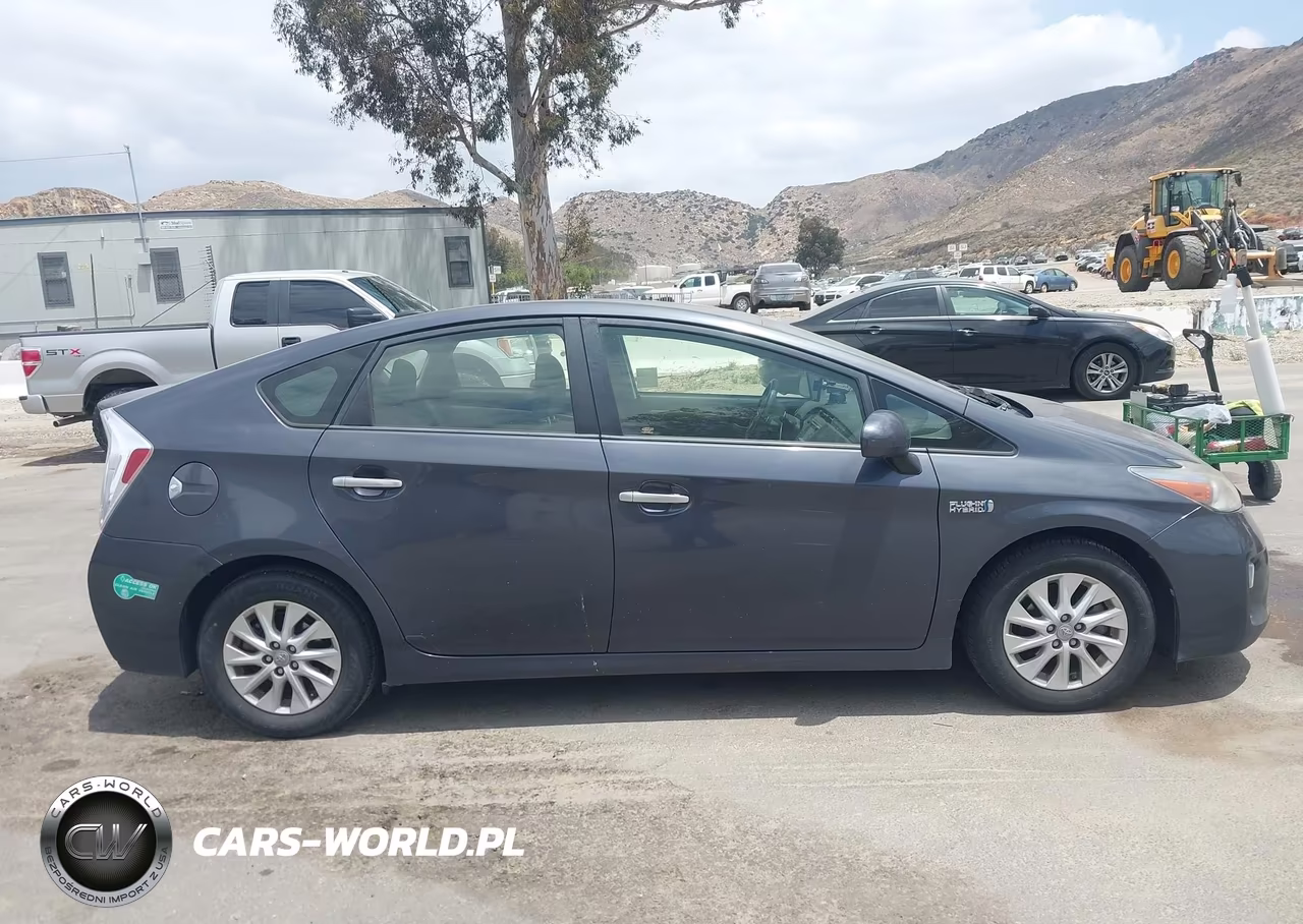 2013 Toyota Prius Plug-In VIN:JTDKN3DP8D3040706 - 13