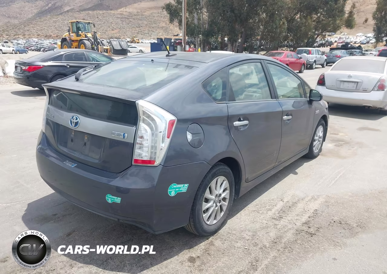 2013 Toyota Prius Plug-In VIN:JTDKN3DP8D3040706 - 4