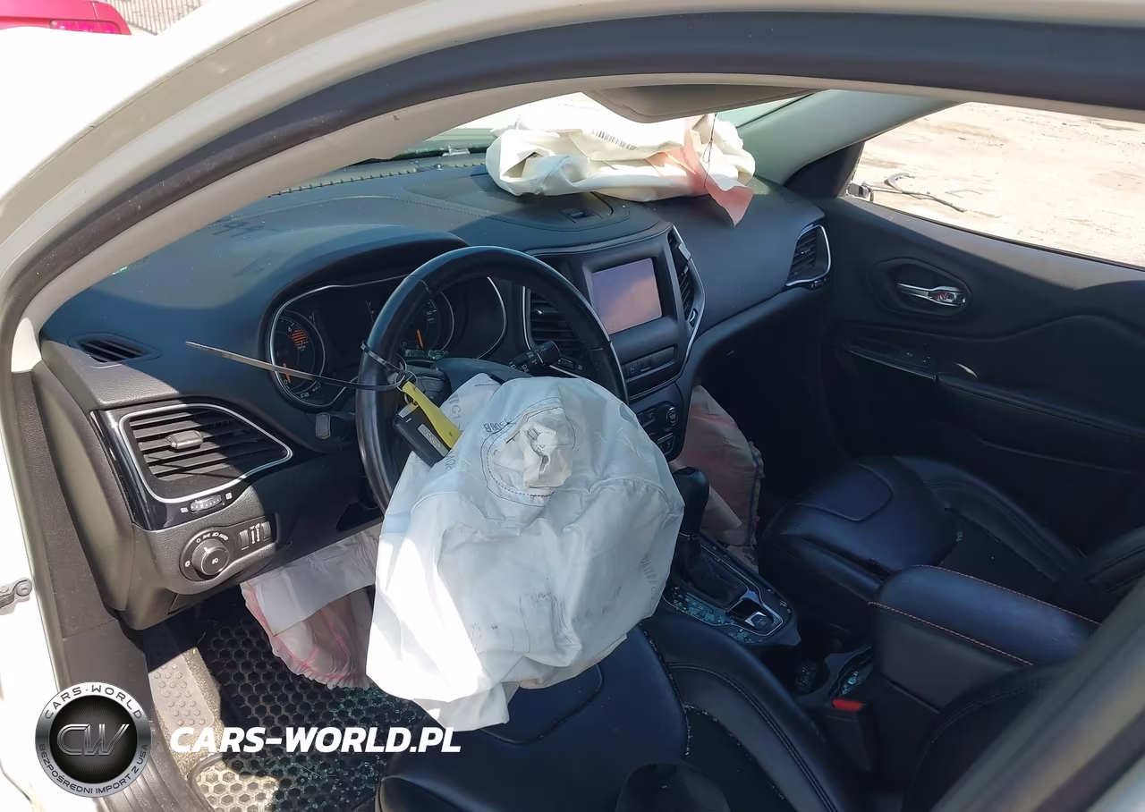 2019 Jeep Cherokee Altitude 4X4 VIN:1C4PJMLB9KD464996 - 18