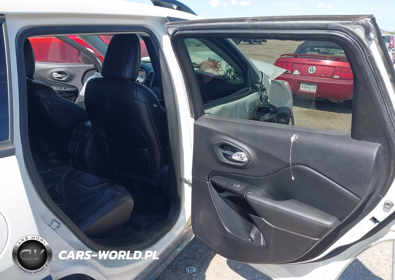 2019 Jeep Cherokee Altitude 4X4 VIN:1C4PJMLB9KD464996 - 8