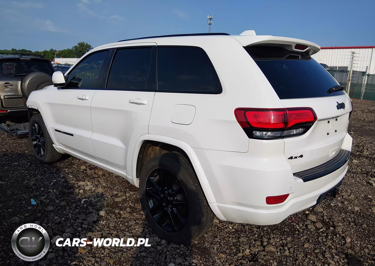 2017 Jeep Grand Cherokee Altitude 4X4 VIN:1C4RJFAG6HC861762 - 3