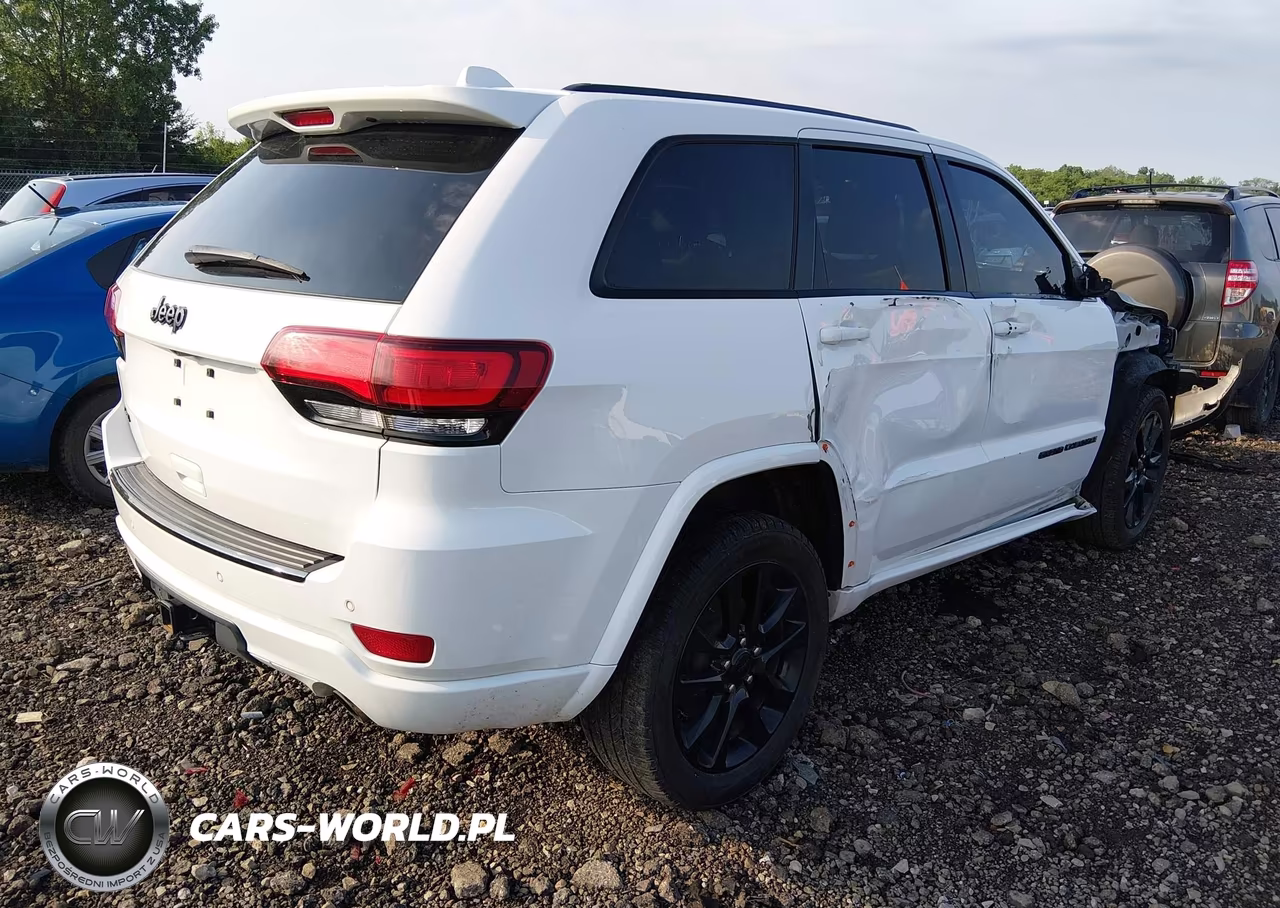 2017 Jeep Grand Cherokee Altitude 4X4 VIN:1C4RJFAG6HC861762 - 4