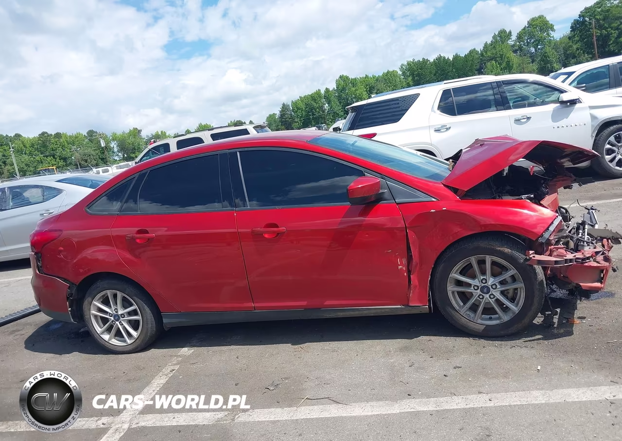 2018 Ford Focus Se VIN:1FADP3F23JL320037 - 14