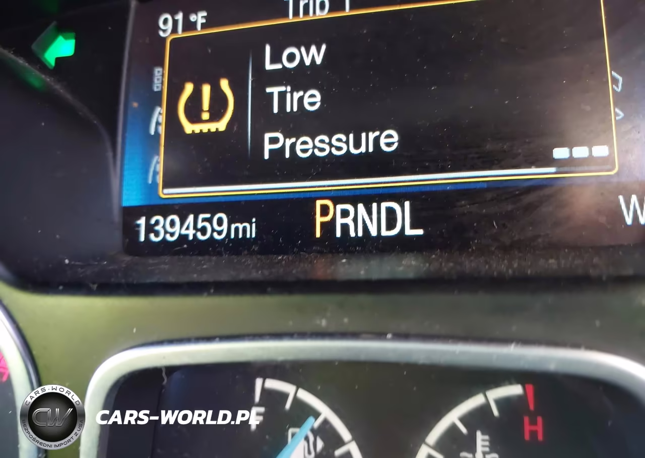 2018 Ford Focus Se VIN:1FADP3F23JL320037 - 16