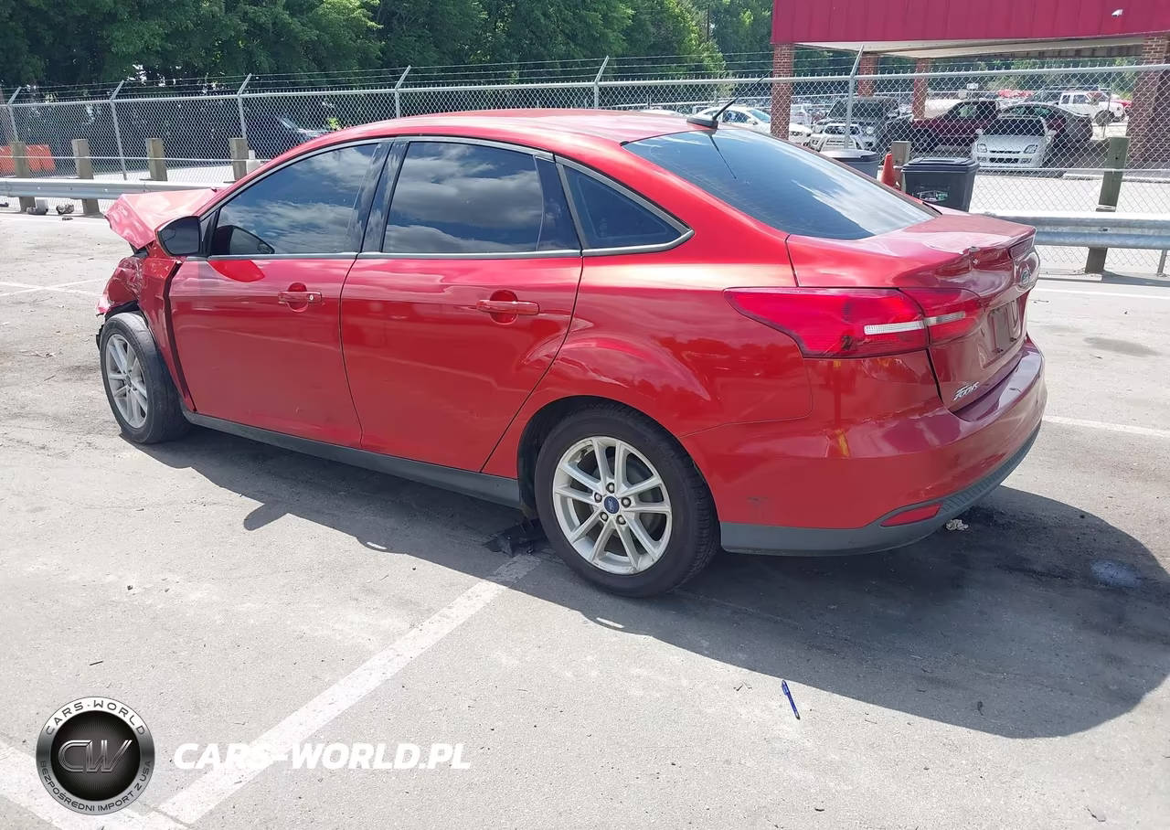 2018 Ford Focus Se VIN:1FADP3F23JL320037 - 3