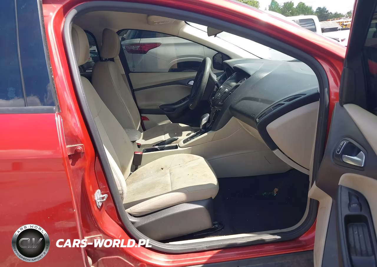 2018 Ford Focus Se VIN:1FADP3F23JL320037 - 5