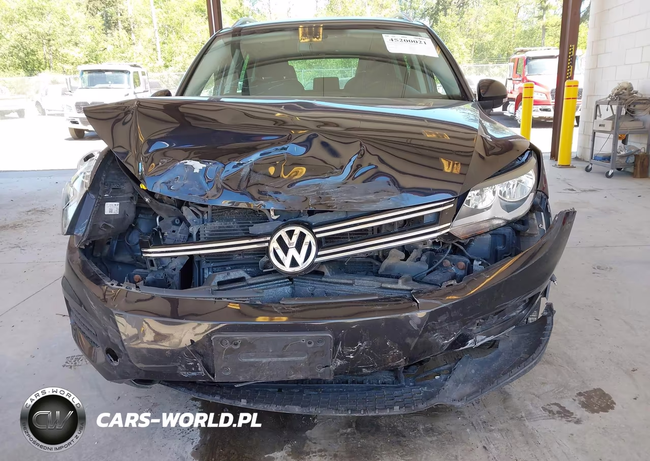 2017 Volkswagen Tiguan 2.0T Wolfsburg Edition VIN:WVGSV7AX5HK011277 - 6