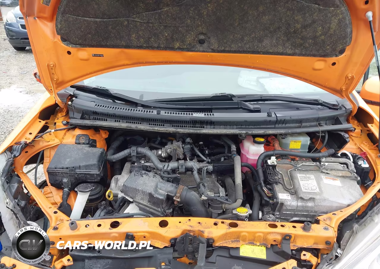 2015 Toyota Prius C Two VIN:JTDKDTB39F1092413 - 10
