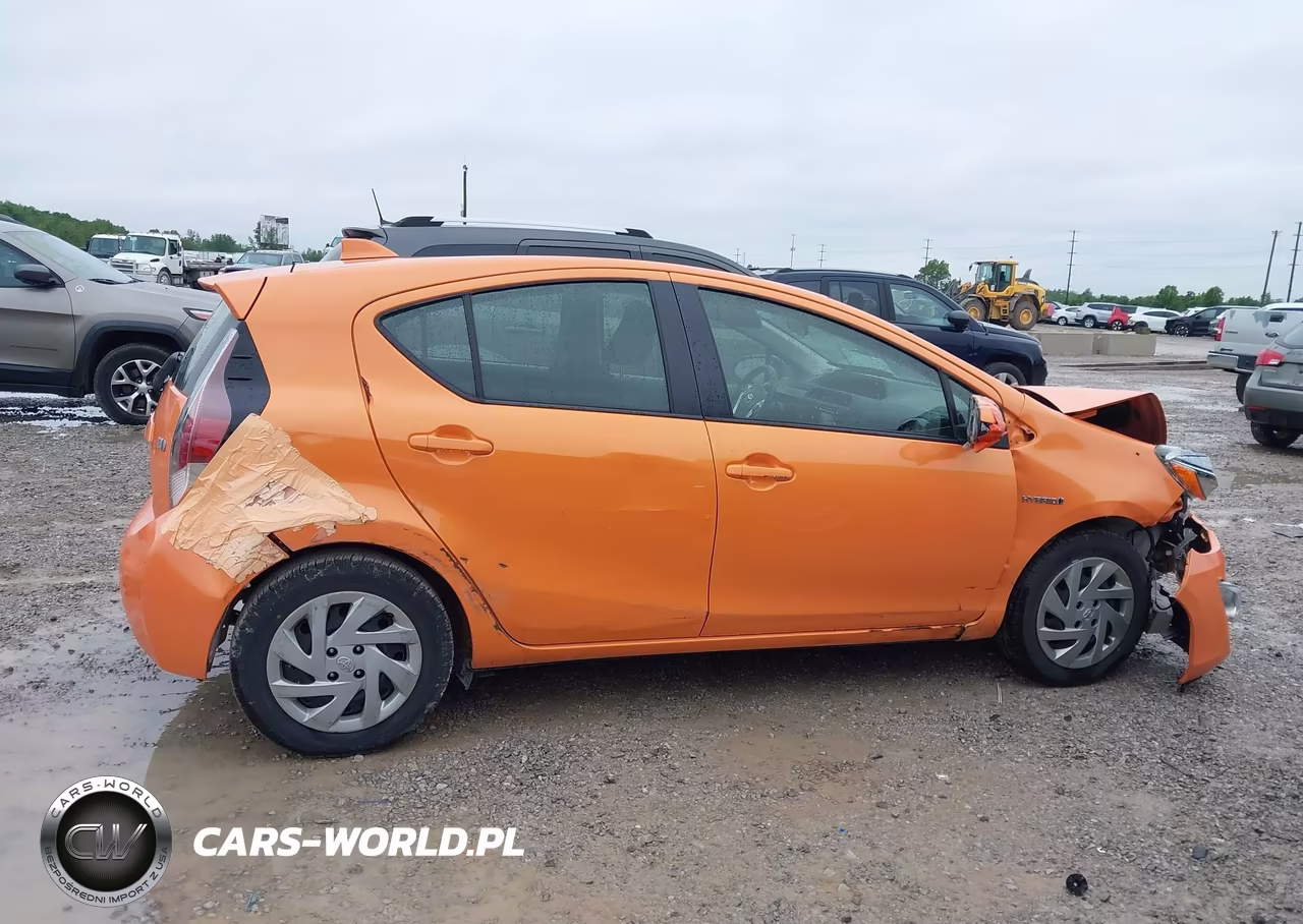 2015 Toyota Prius C Two VIN:JTDKDTB39F1092413 - 13
