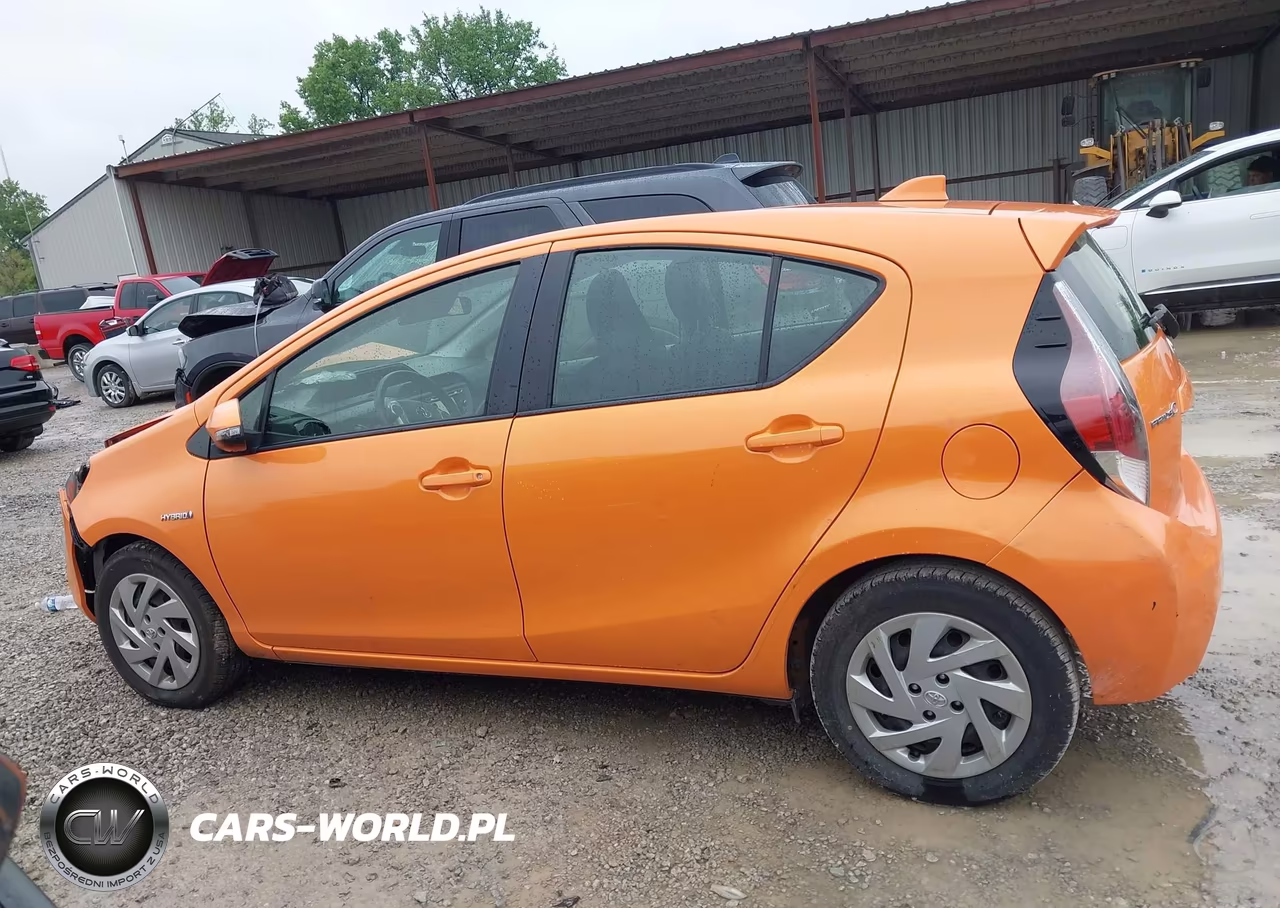 2015 Toyota Prius C Two VIN:JTDKDTB39F1092413 - 14