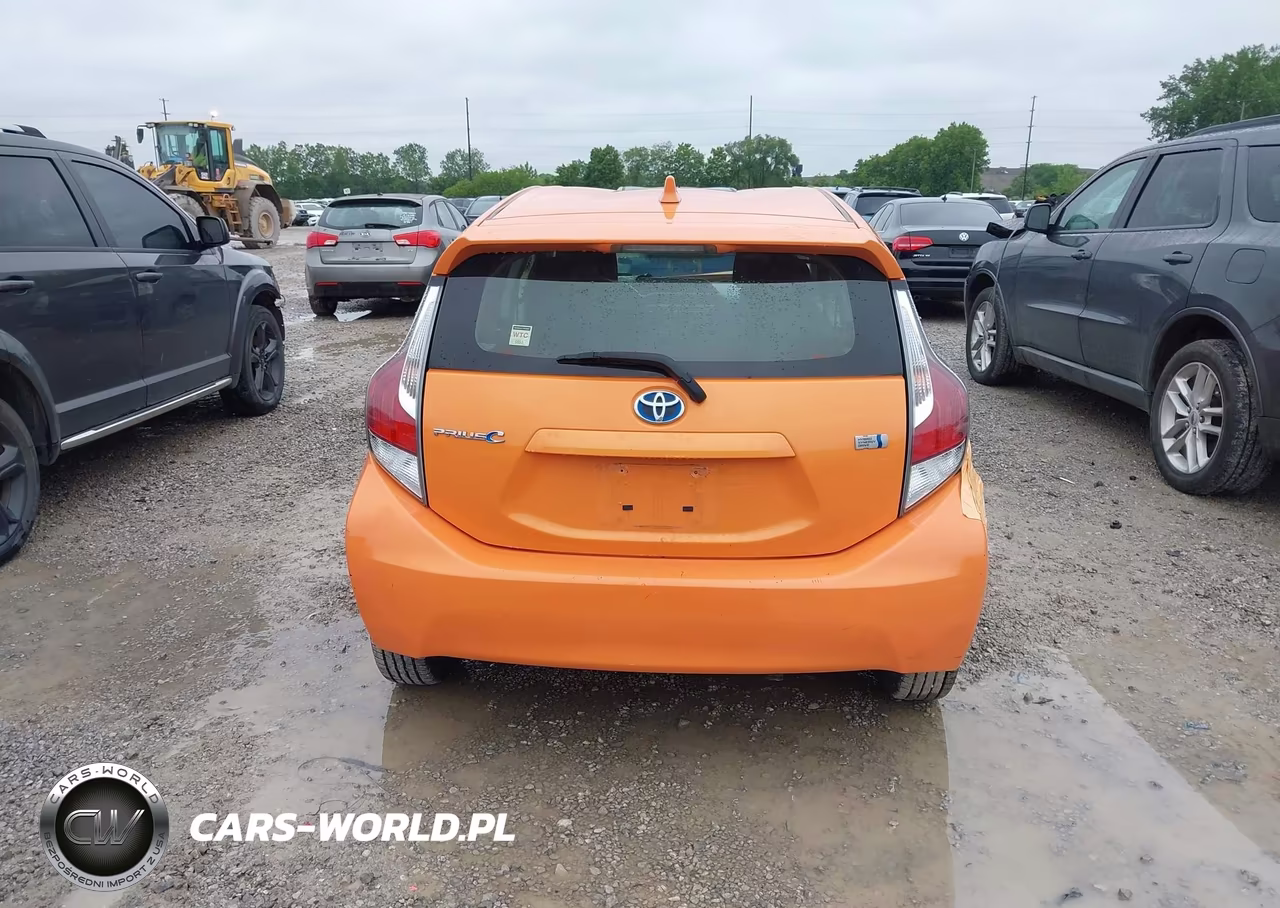 2015 Toyota Prius C Two VIN:JTDKDTB39F1092413 - 16