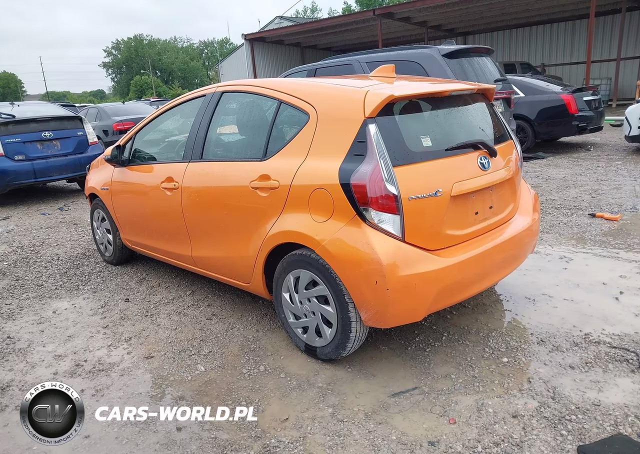 2015 Toyota Prius C Two VIN:JTDKDTB39F1092413 - 3