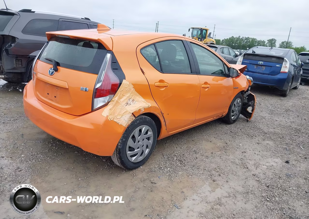 2015 Toyota Prius C Two VIN:JTDKDTB39F1092413 - 4