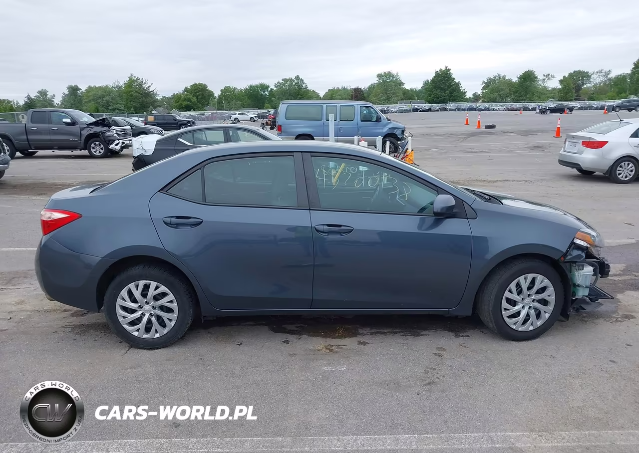 2018 Toyota Corolla Le VIN:2T1BURHE0JC067500 - 14