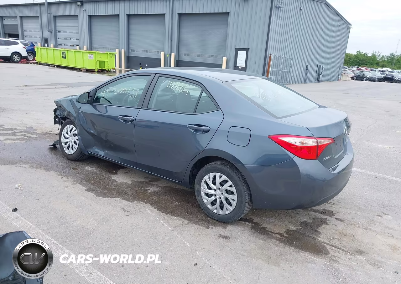 2018 Toyota Corolla Le VIN:2T1BURHE0JC067500 - 3