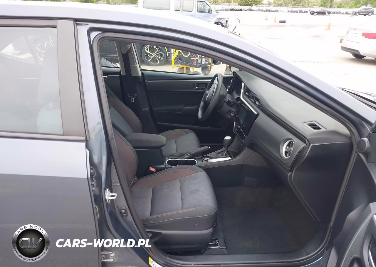 2018 Toyota Corolla Le VIN:2T1BURHE0JC067500 - 5