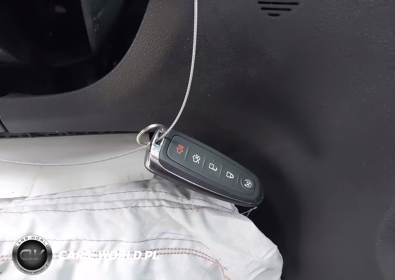 2017 Ford Escape Titanium VIN:1FMCU0J93HUC26662 - 11