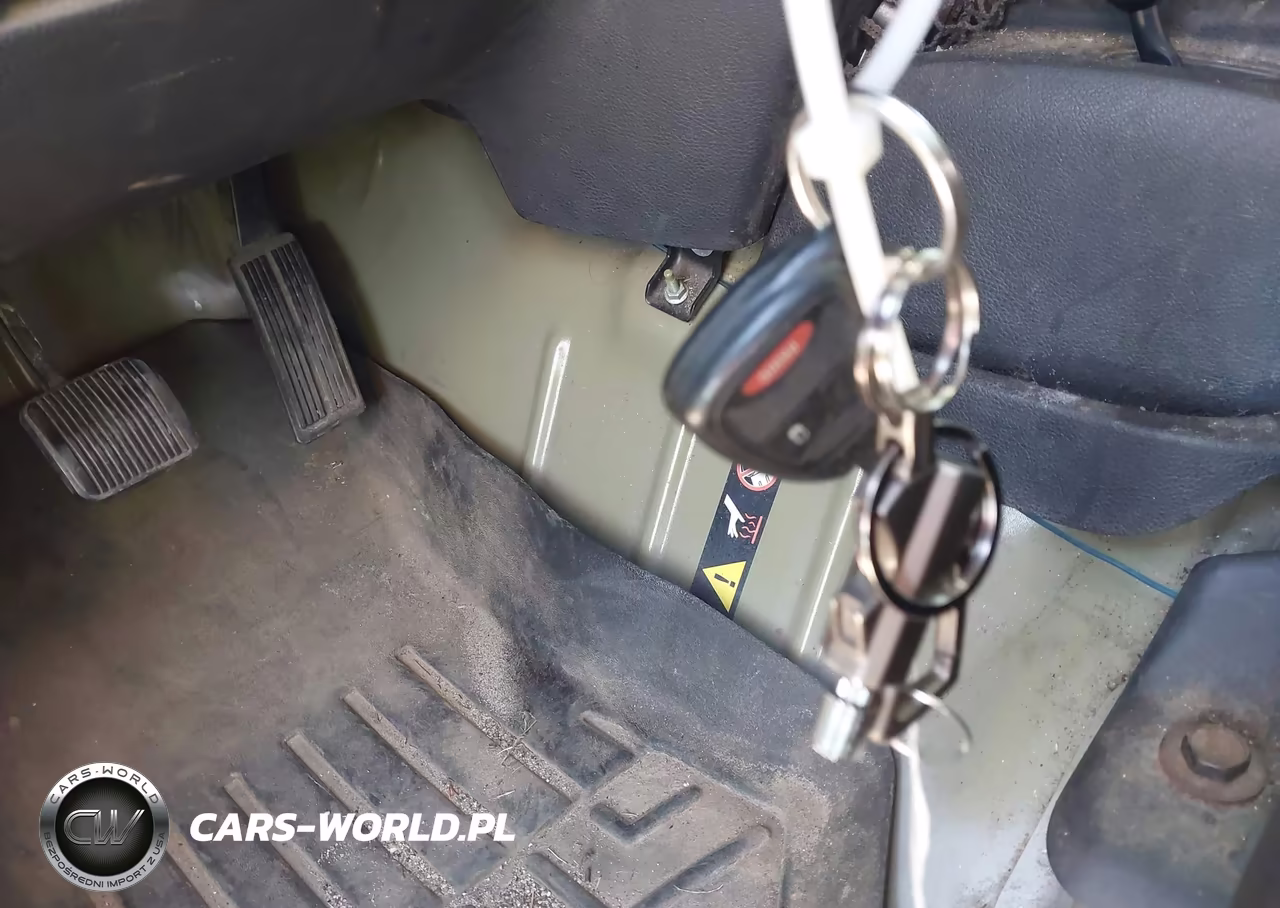 2013 Jeep Wrangler Unlimited Sport VIN:1C4BJWDGXDL584198 - 11