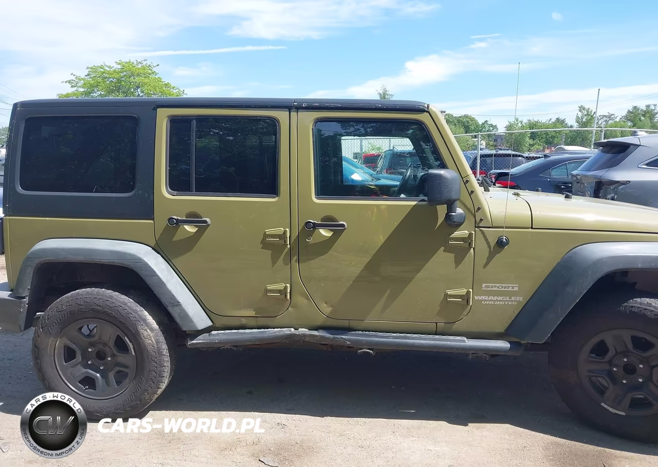 2013 Jeep Wrangler Unlimited Sport VIN:1C4BJWDGXDL584198 - 13