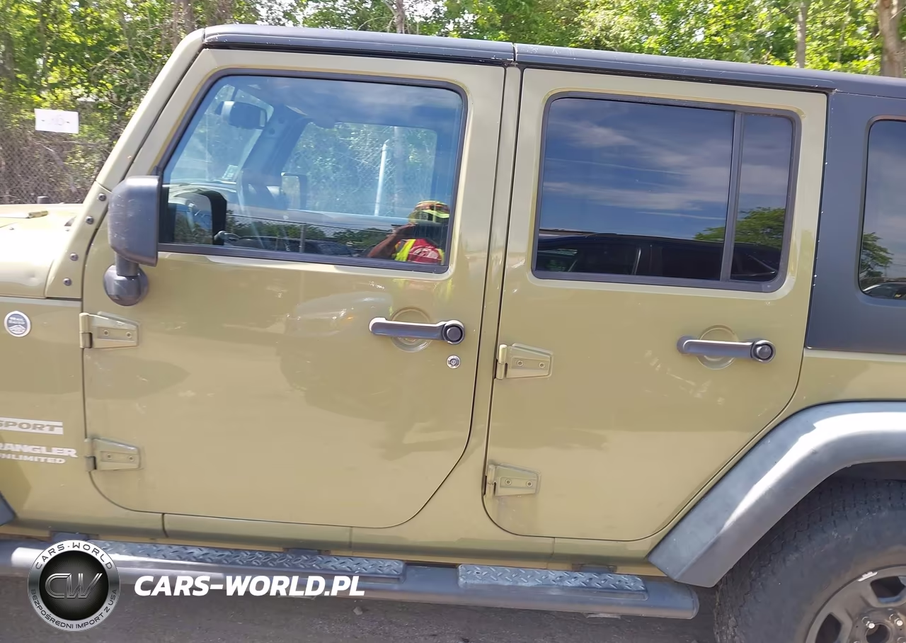 2013 Jeep Wrangler Unlimited Sport VIN:1C4BJWDGXDL584198 - 14