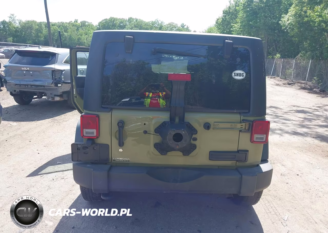 2013 Jeep Wrangler Unlimited Sport VIN:1C4BJWDGXDL584198 - 16