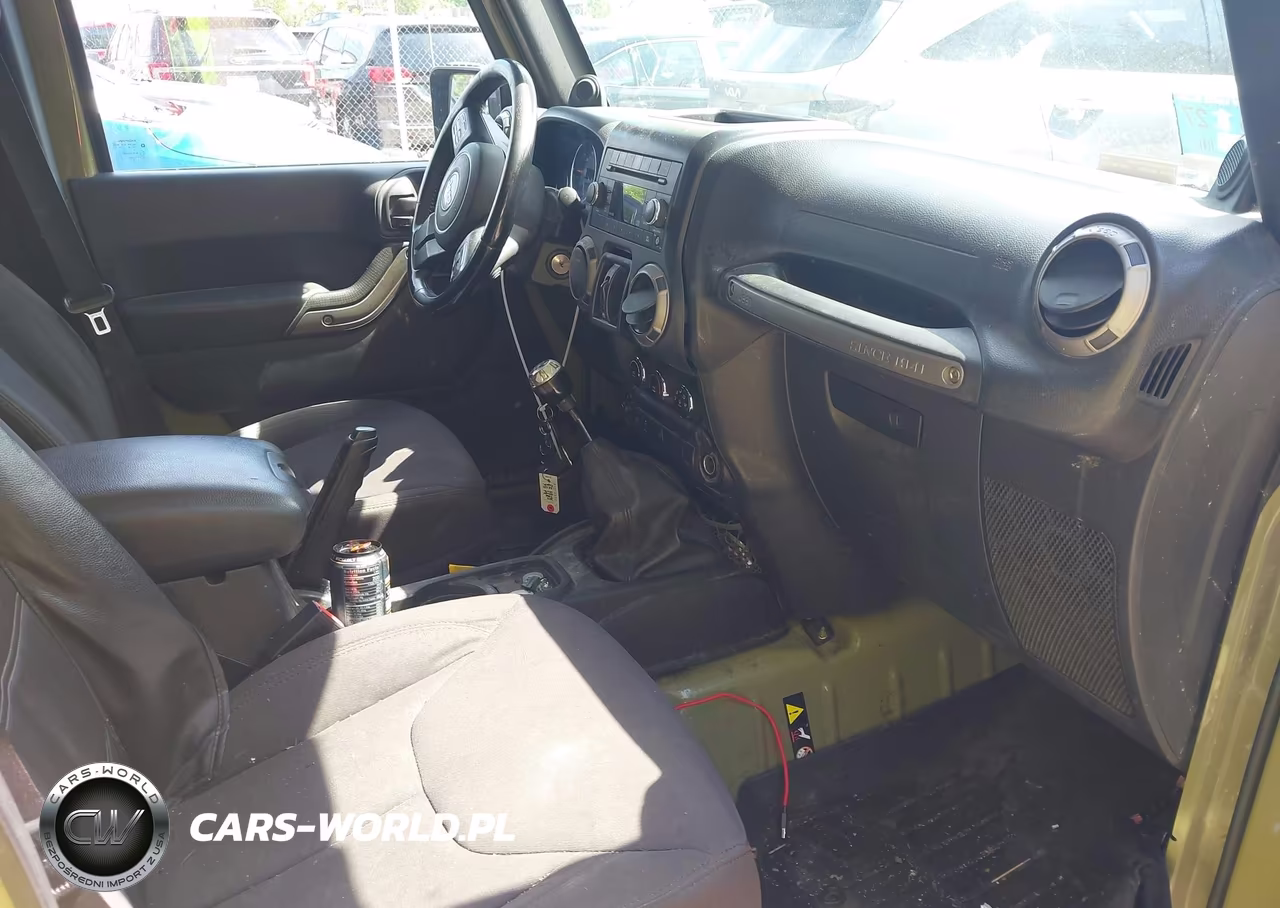 2013 Jeep Wrangler Unlimited Sport VIN:1C4BJWDGXDL584198 - 5