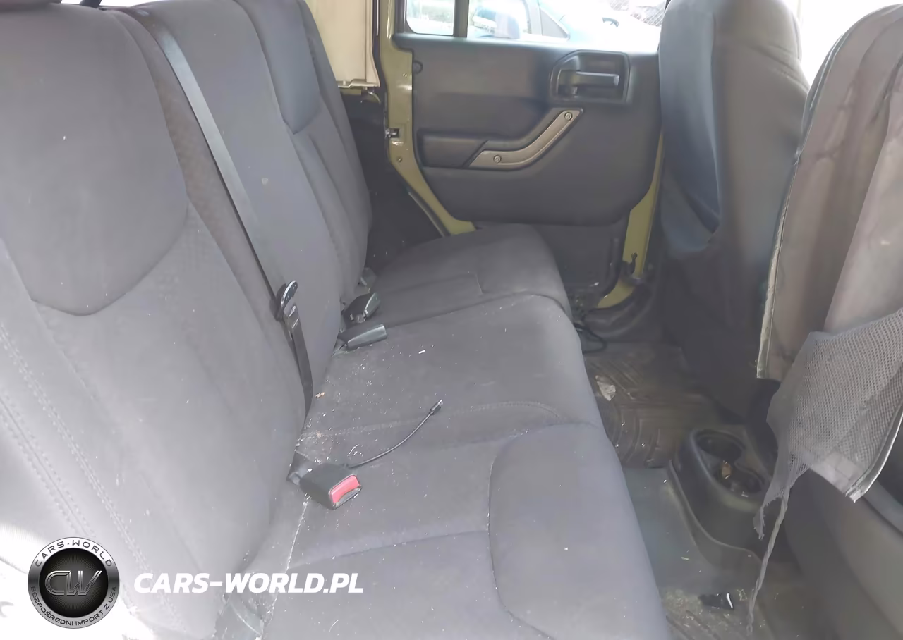 2013 Jeep Wrangler Unlimited Sport VIN:1C4BJWDGXDL584198 - 8