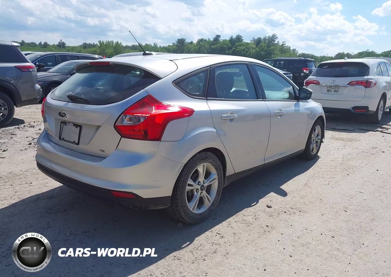 2014 Ford Focus Se VIN:1FADP3K27EL178741 - 4